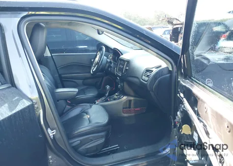 2018 Jeep Compass Trailhawk z USA, uszkodzony, nr VIN 3C4NJDDB8JT343455